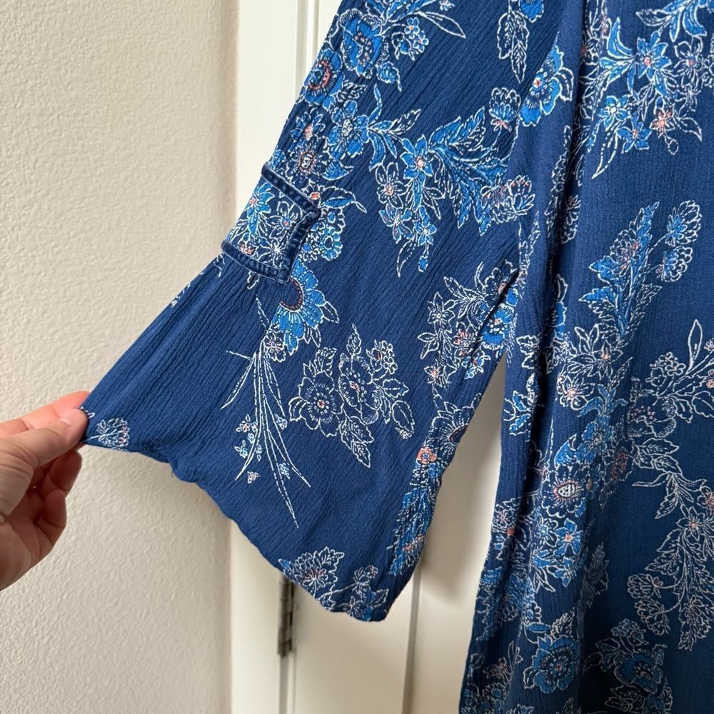 John Paul Richard Top Womens Plus Sz 3X Blue Floral Bell Sleeve V Neck Romantic - Picture 5 of 10